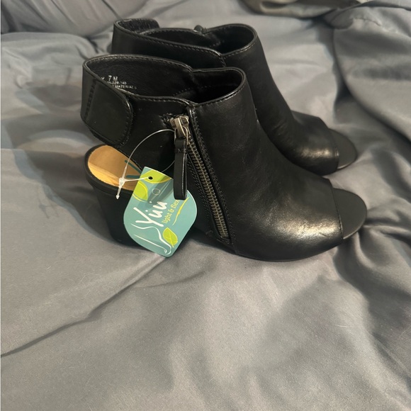 Black Peep Toe Ankle Boots - Picture 1 of 4